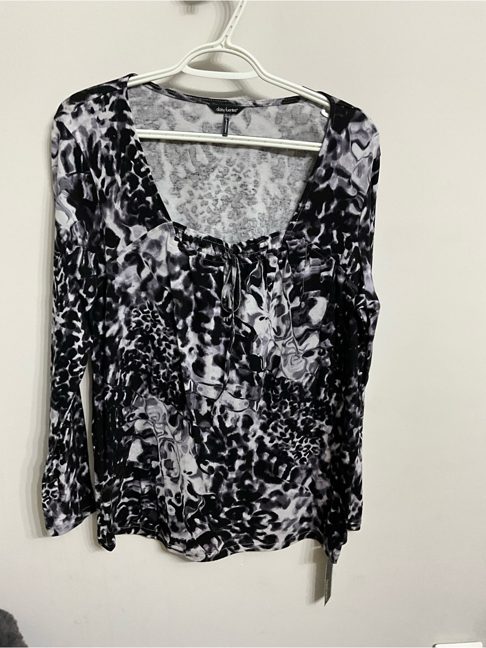 Daisy Fuentes Black and White Animal-Print Long Sleeve Scoop Top